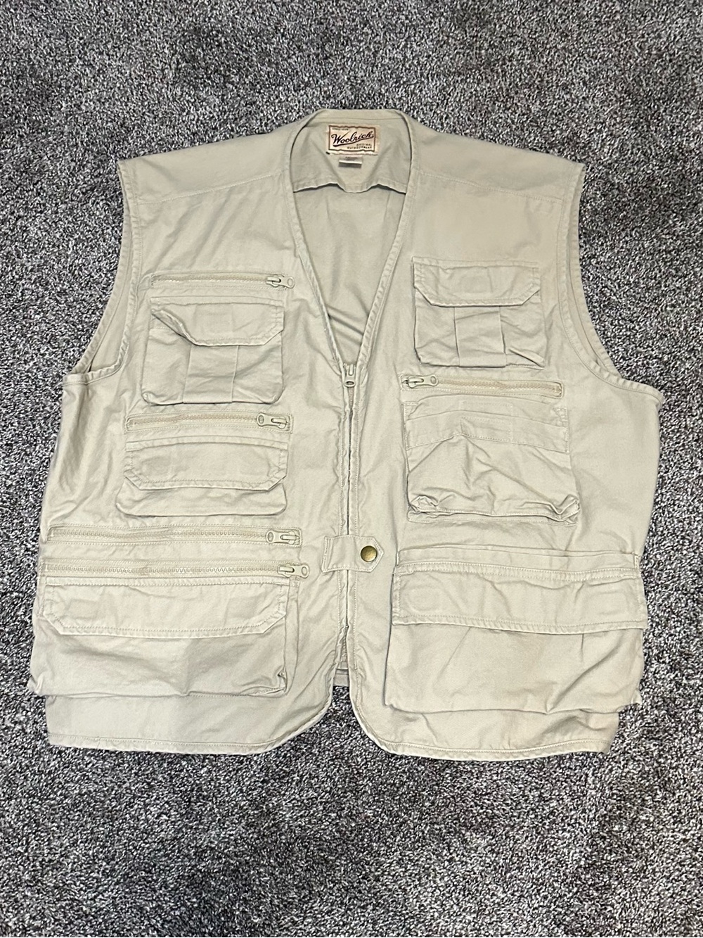 VTG Woolrich Fishing & hunting vest with zip front close and utility pockets Lg